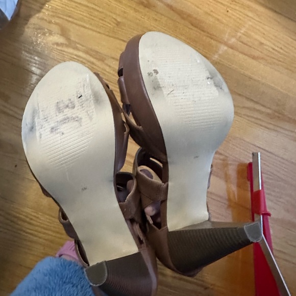 G by Guess tan strappy heeled sandals size 8 - Picture 6 of 7